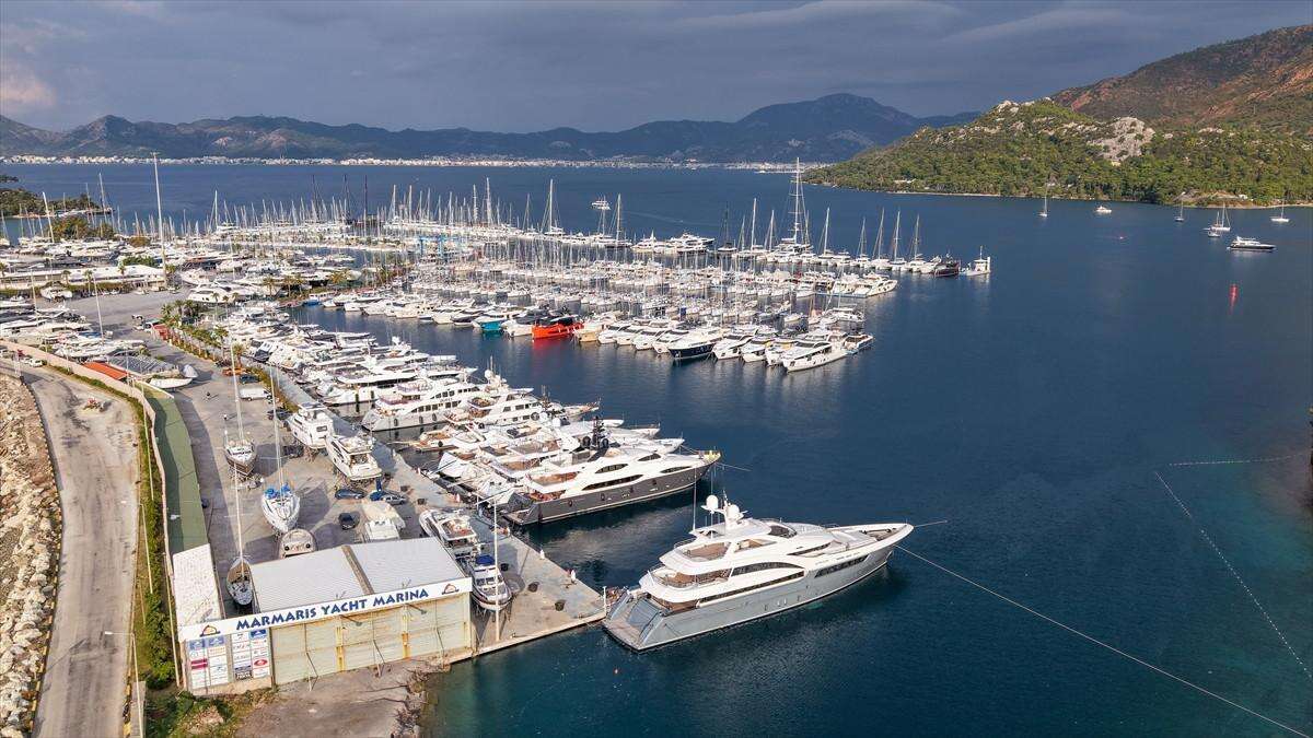 Muğla’nın Turizm Cennetlerine Lüks Yat Akını Bodrum, Marmaris ve Fethiye’de Milyon Dolarlık Yatlar Dikkat Çekiyor 3
